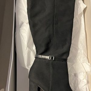 LC Woman’s knee high boots 8.5 new